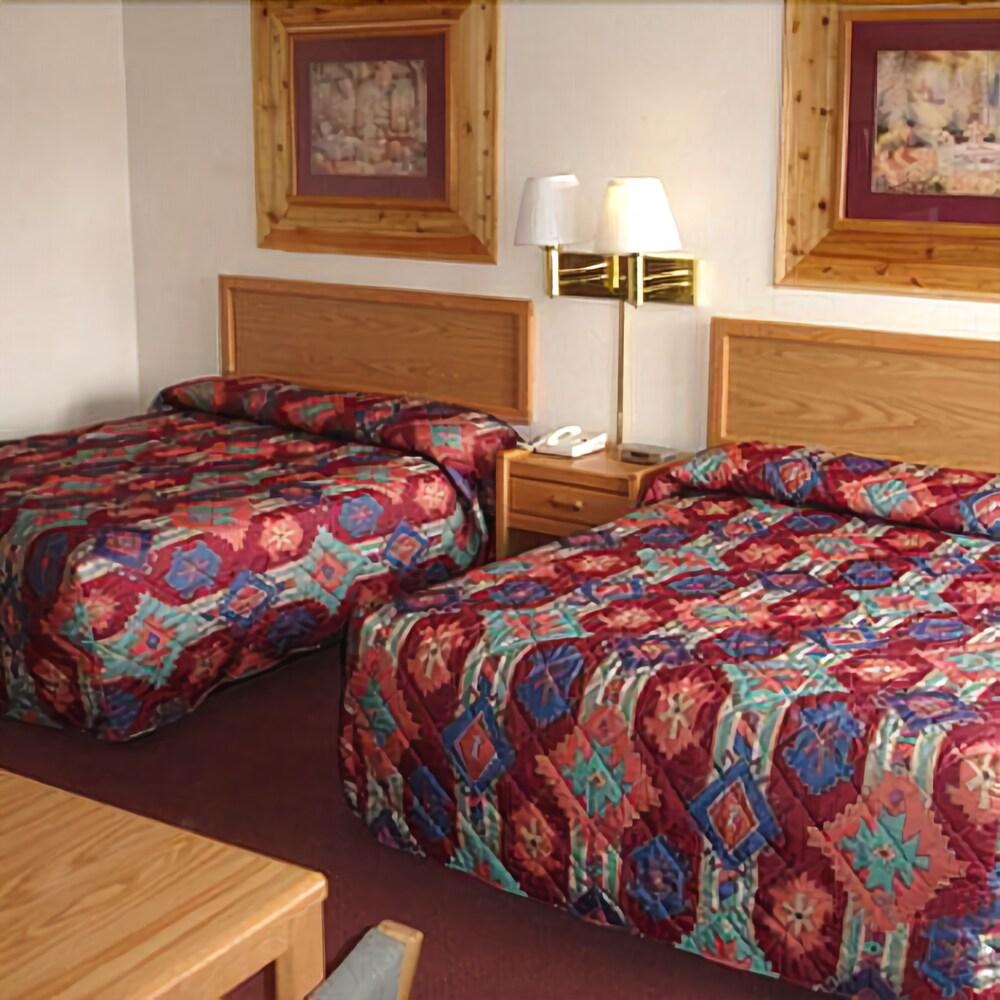 North Country Inn & Suites Mandan Экстерьер фото