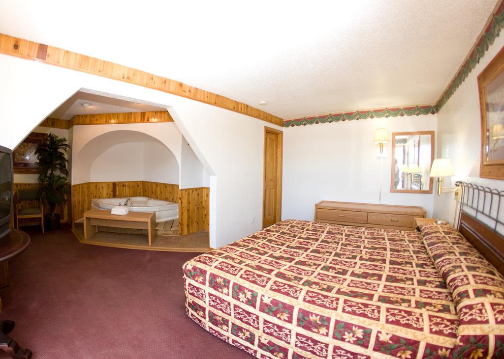 North Country Inn & Suites Mandan Экстерьер фото