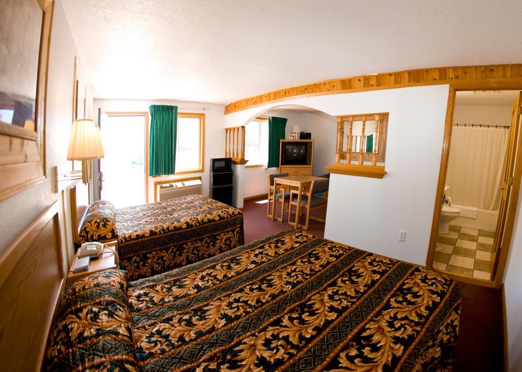 North Country Inn & Suites Mandan Экстерьер фото