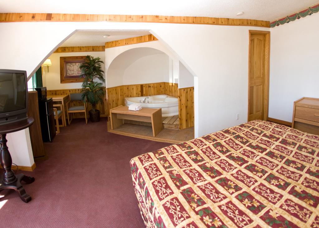 North Country Inn & Suites Mandan Экстерьер фото