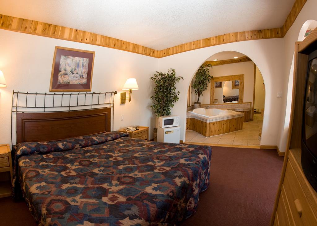 North Country Inn & Suites Mandan Экстерьер фото