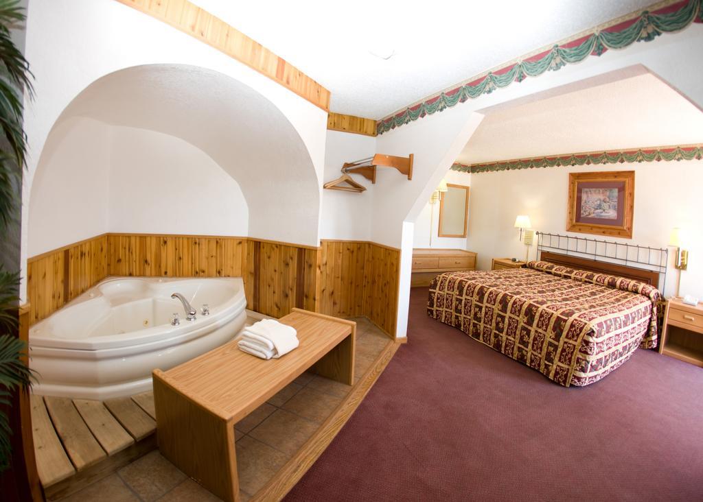 North Country Inn & Suites Mandan Экстерьер фото