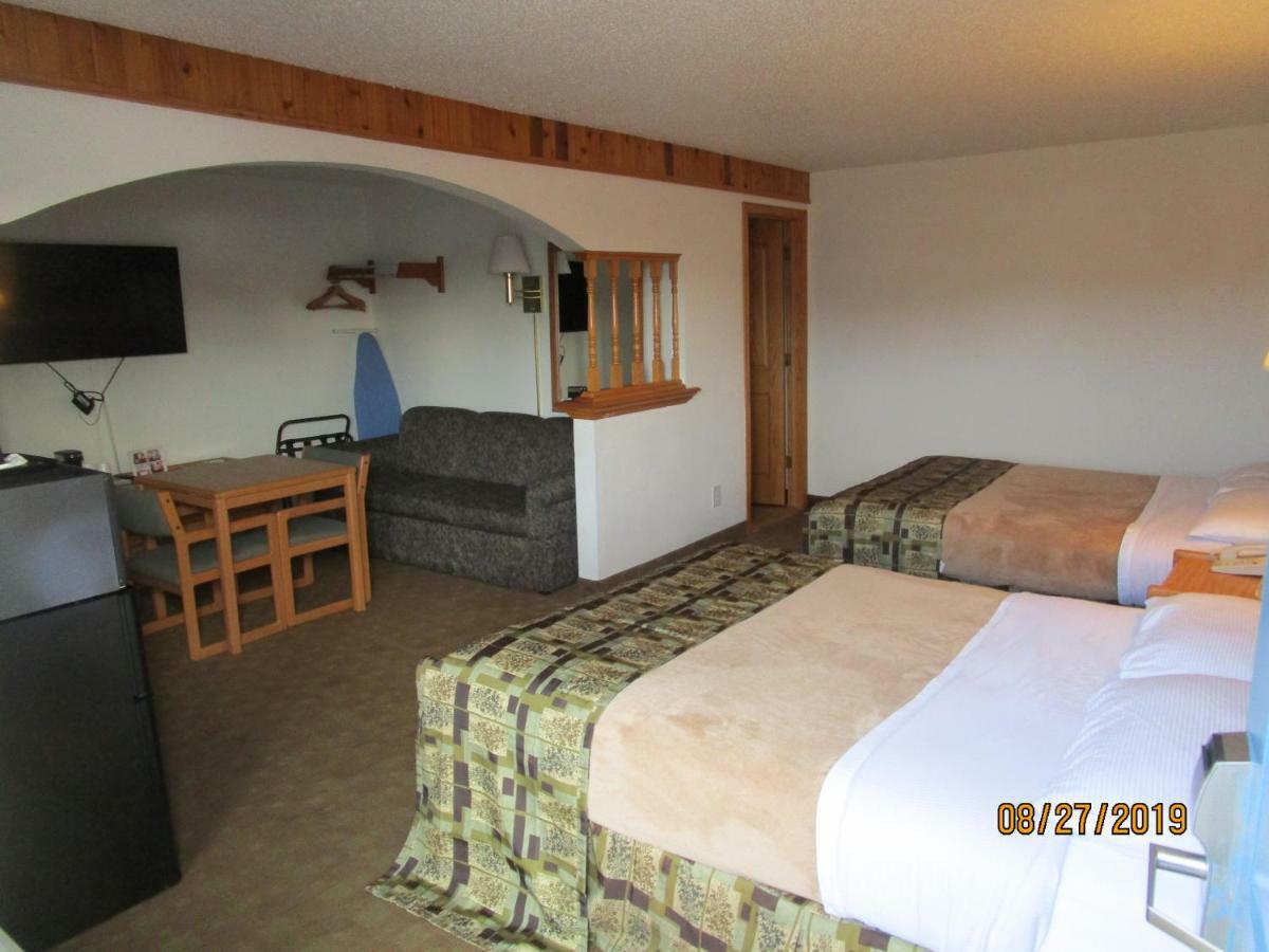 North Country Inn & Suites Mandan Экстерьер фото