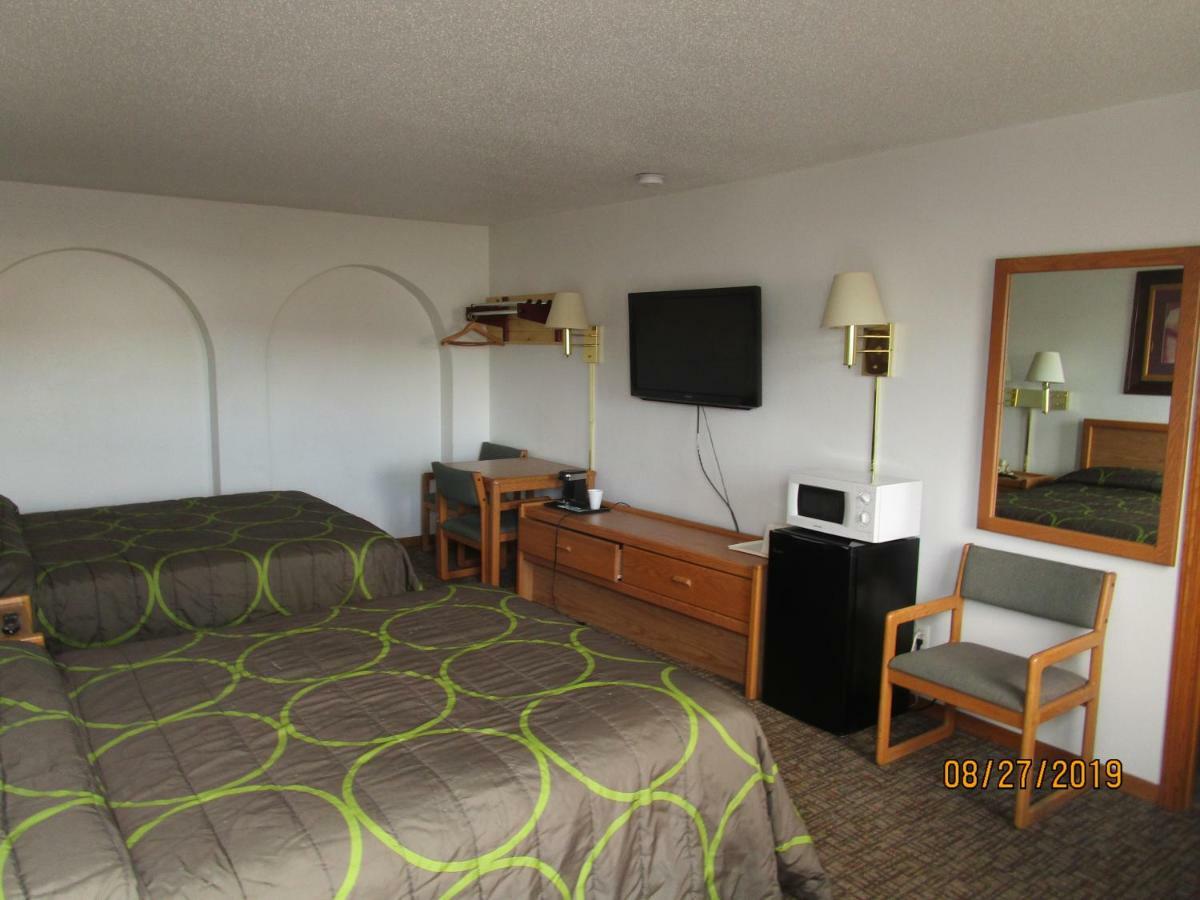 North Country Inn & Suites Mandan Экстерьер фото