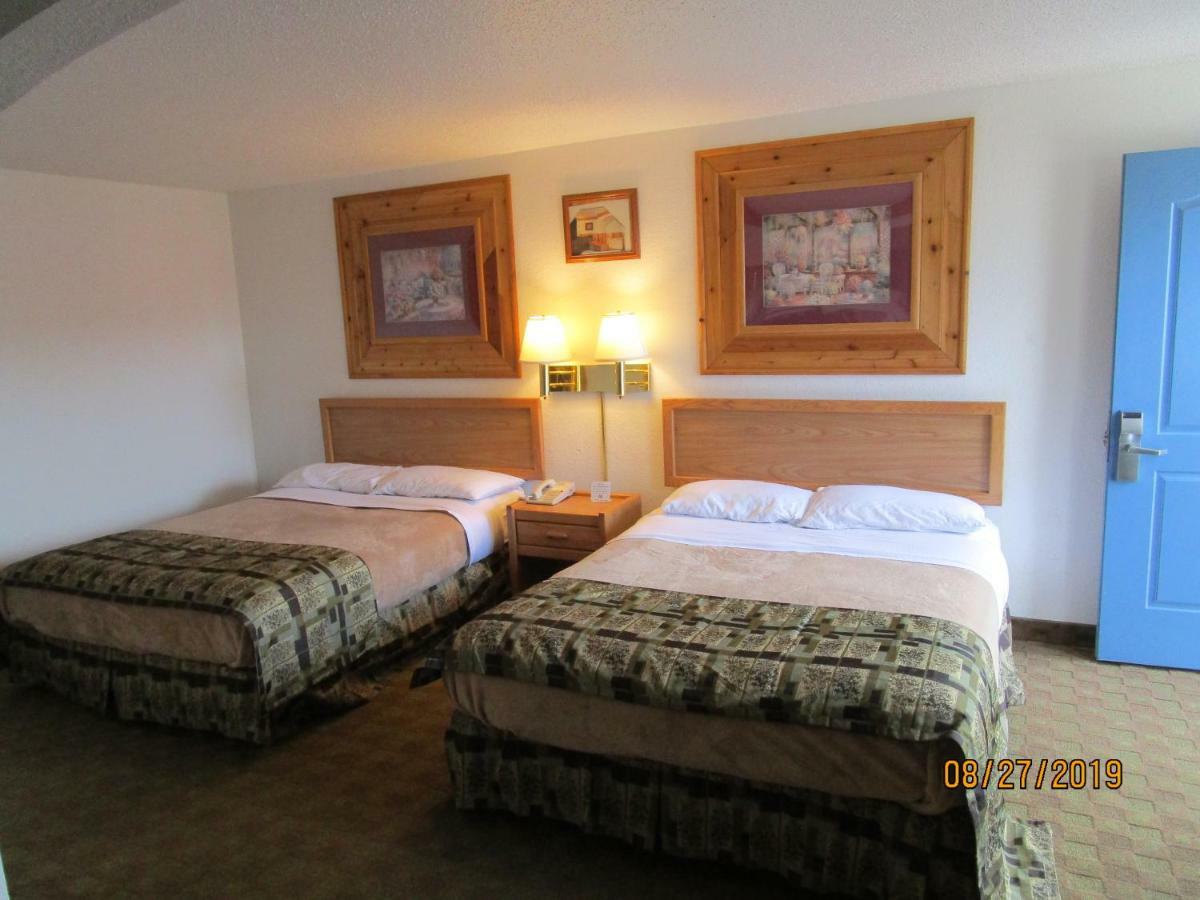 North Country Inn & Suites Mandan Экстерьер фото